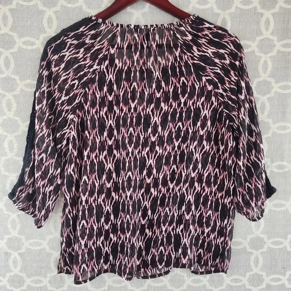 Express Pattern 3/4 Sleeve Keyhole Blouse SP - Picture 2 of 10